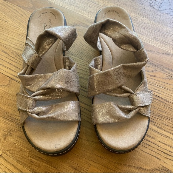 CLARKS collection ultimate comfort sz 8 pewter metallic wrap slide sanda - Picture 1 of 10